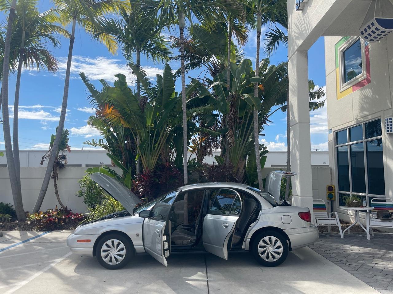 2002 Saturn SL2 LOW MILES 51,437 1 OWNER FLORIDA Pompano Beach FL