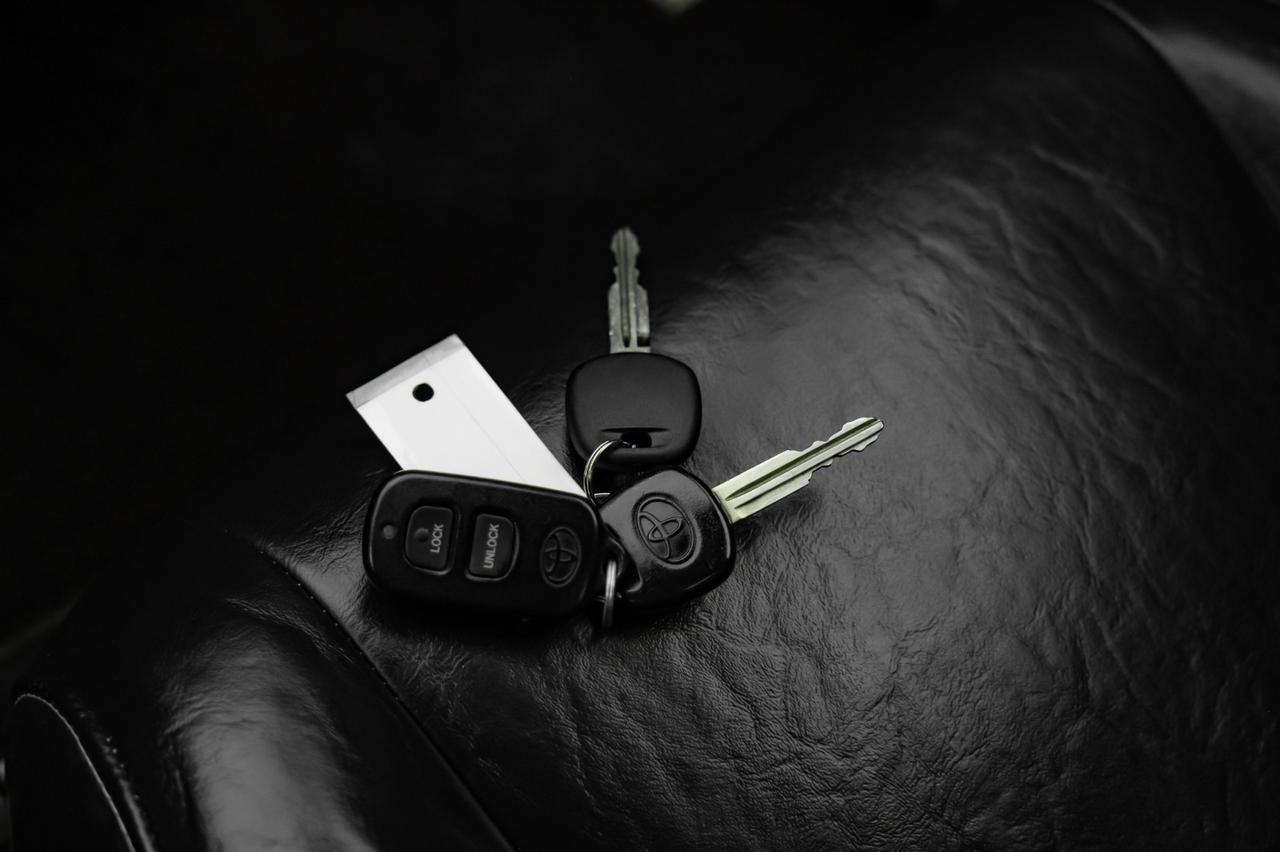 2002 Toyota MR2 Spyder AUTOMATIC LEATHER SEATS CRUISE CONTROL REMOTE KEYLESS ENTRY ALLOY WHEELS Carrollton TX