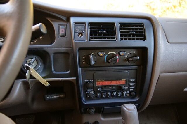 2002 Toyota Tacoma / Enhancement Package / Bed Topper! High Point NC