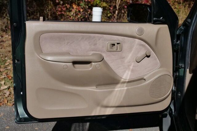 2002 Toyota Tacoma / Enhancement Package / Bed Topper! High Point NC