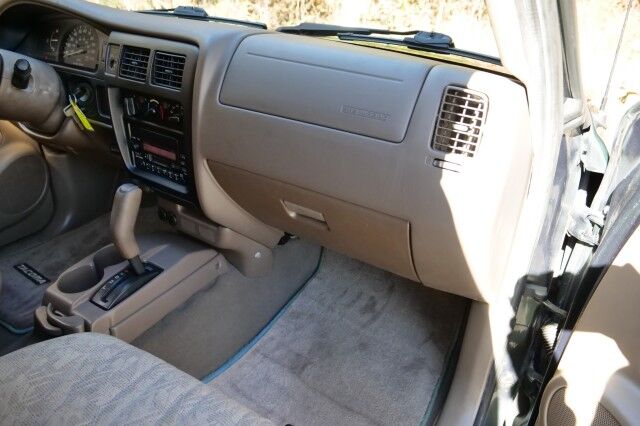 2002 Toyota Tacoma / Enhancement Package / Bed Topper! High Point NC