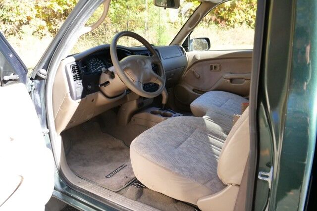 2002 Toyota Tacoma / Enhancement Package / Bed Topper! High Point NC