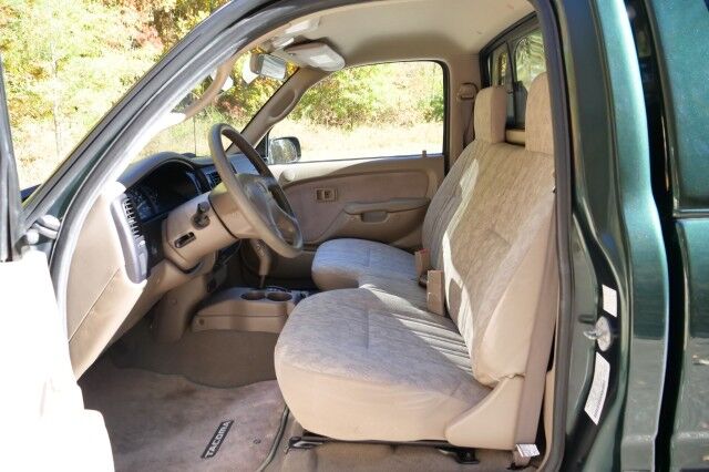 2002 Toyota Tacoma / Enhancement Package / Bed Topper! High Point NC