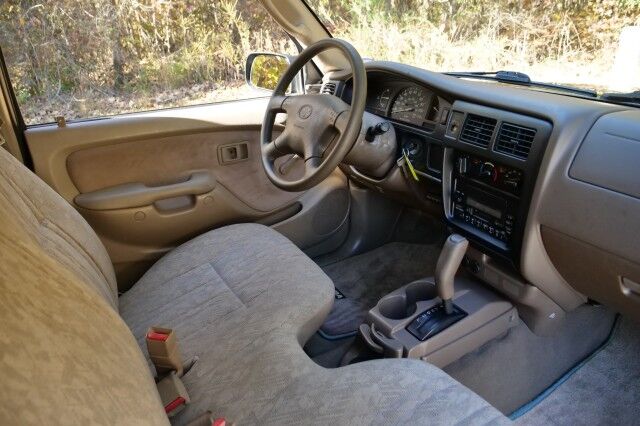 2002 Toyota Tacoma / Enhancement Package / Bed Topper! High Point NC