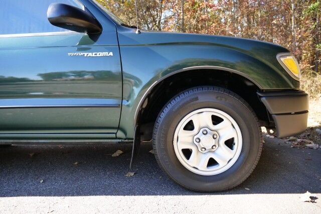 2002 Toyota Tacoma / Enhancement Package / Bed Topper! High Point NC