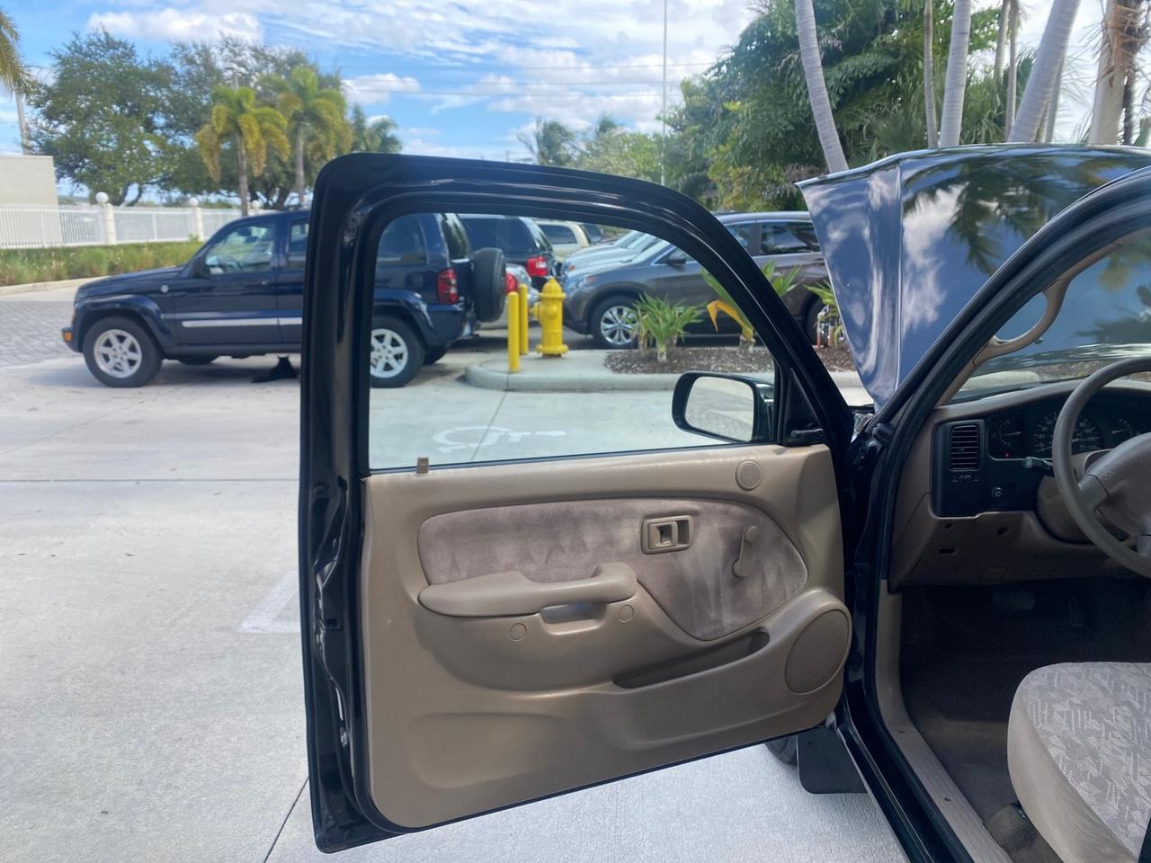 2002 Toyota Tacoma 1 OWNER AUTO AC 4 CYL Pompano Beach FL