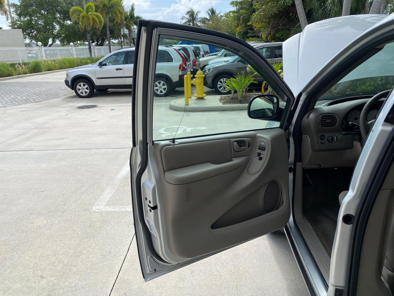 2003 Dodge Caravan Sport LOW MILES 45,416 1 OWNER Pompano Beach FL