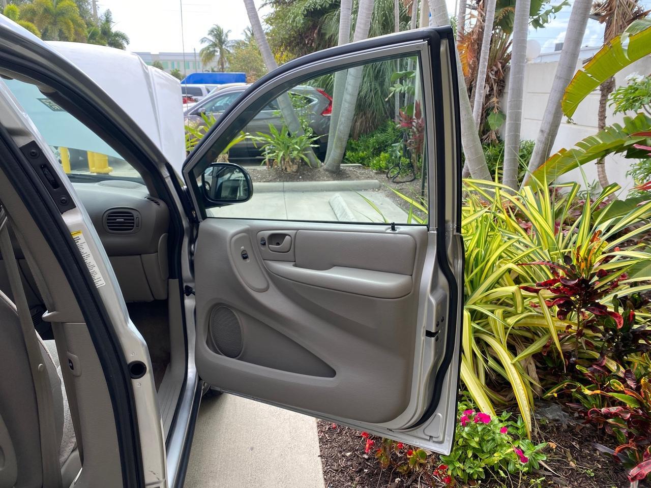 2003 Dodge Caravan Sport LOW MILES 45,416 1 OWNER Pompano Beach FL