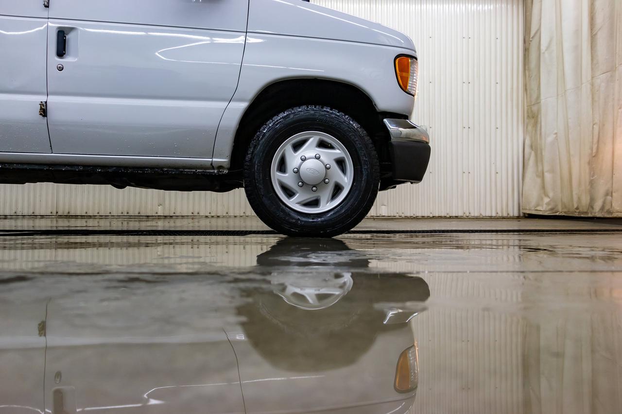 2003 Ford E-350 XLT 15 Passenger Red Deer AB