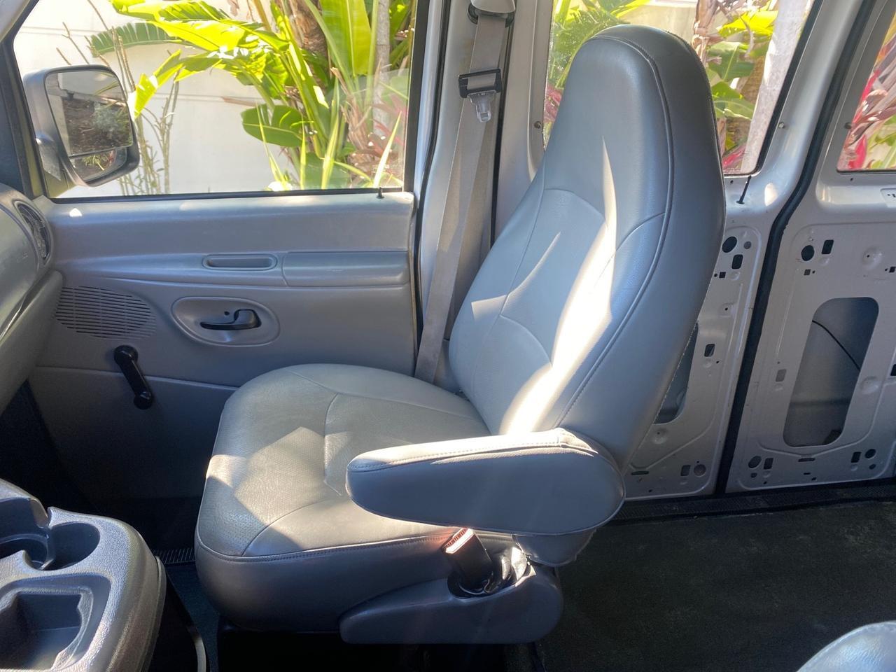 2003 Ford Econoline Cargo Van E 250 SUPER CARGO LOW MILES 67,419 Pompano Beach FL