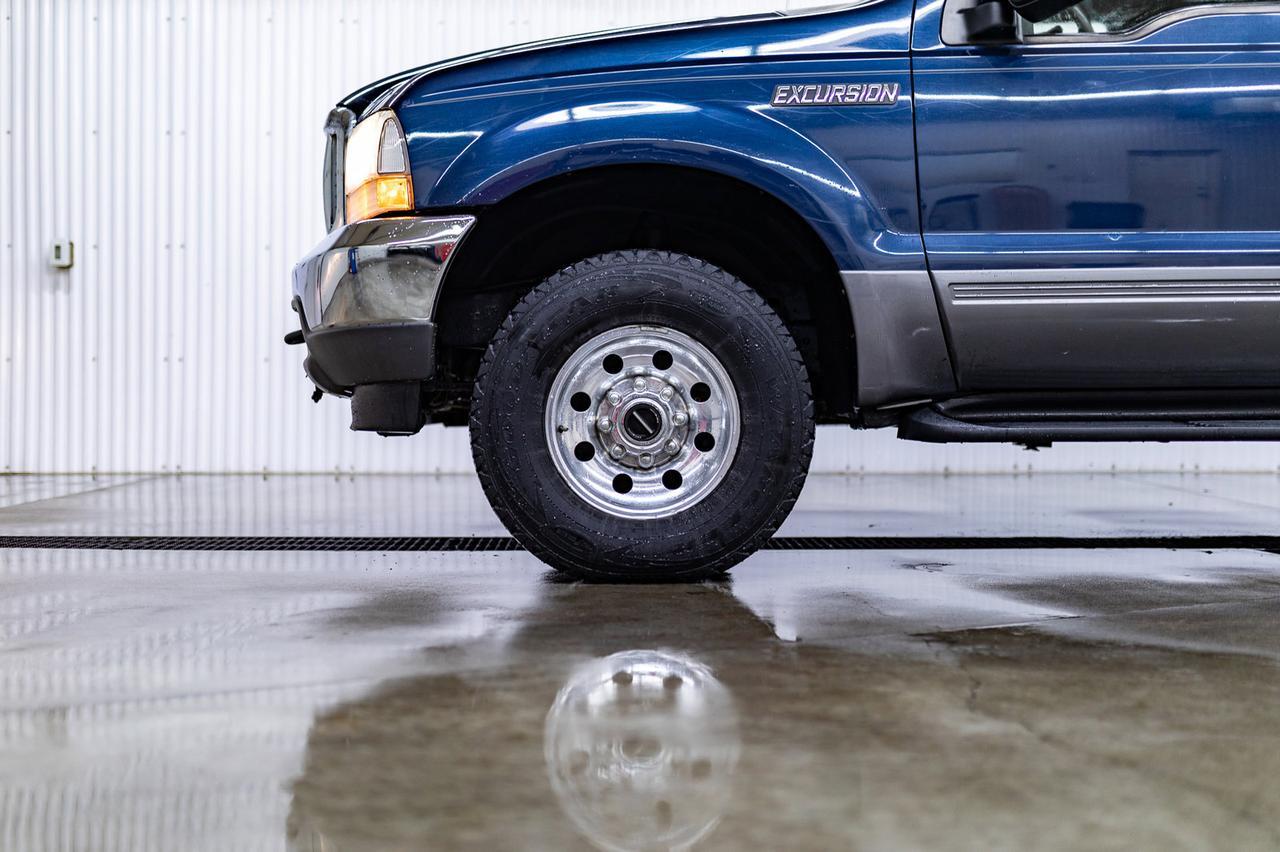 2003 Ford Excursion 4X4 XLT PSeat 3rd Row Red Deer AB