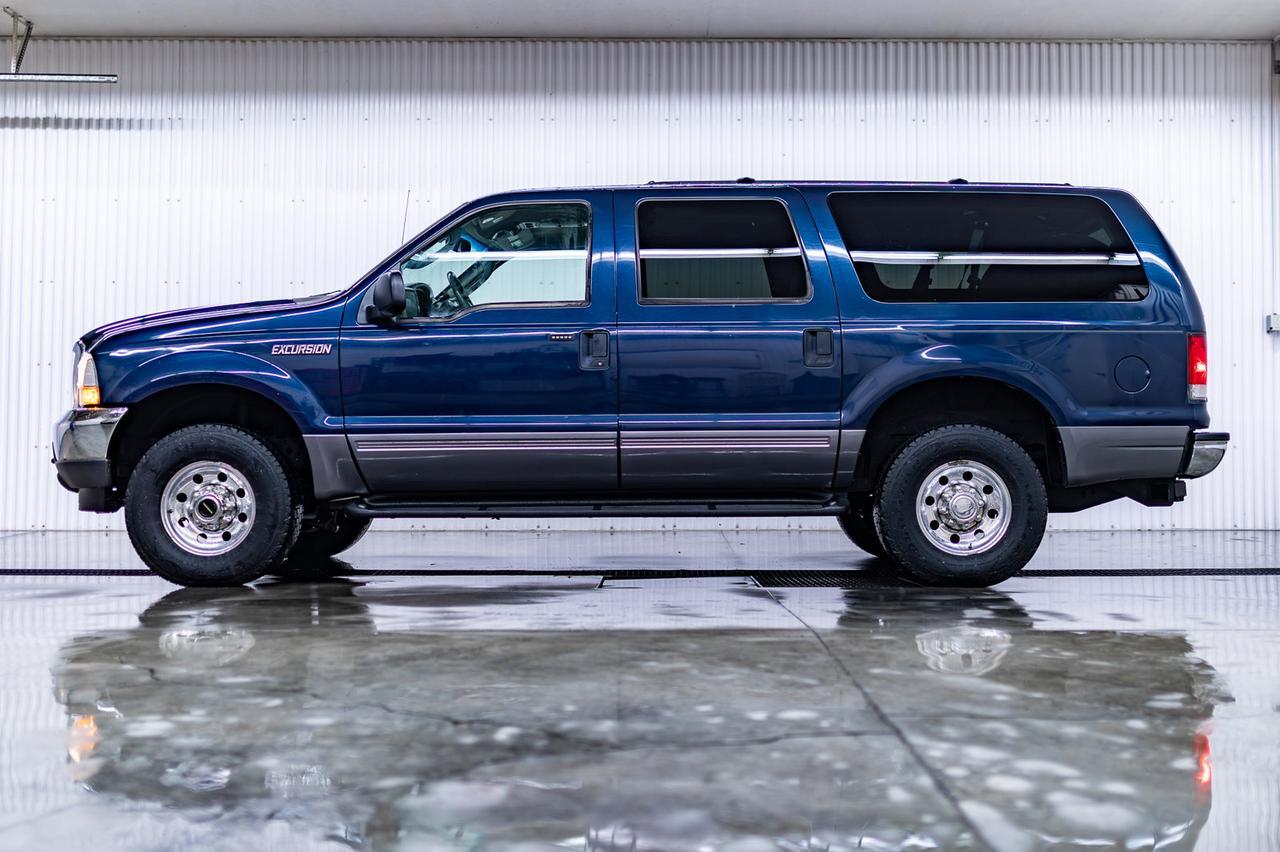 2003 Ford Excursion 4X4 XLT PSeat 3rd Row Red Deer AB