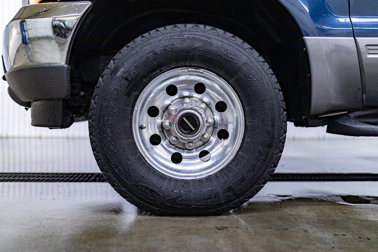 2003 Ford Excursion 4X4 XLT PSeat 3rd Row Red Deer AB