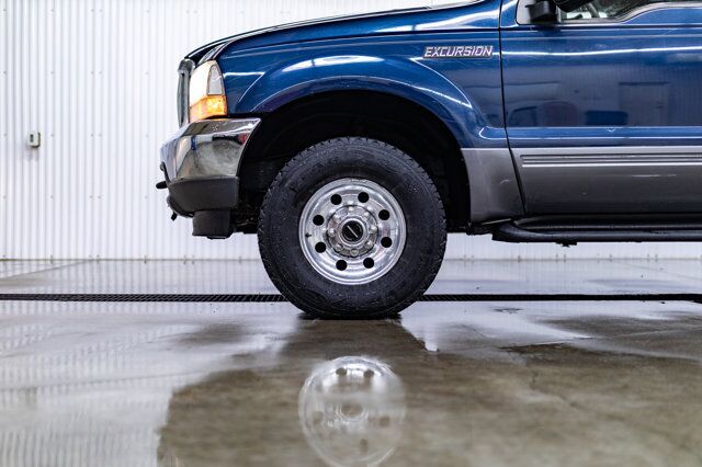 2003 Ford Excursion 4X4 XLT PSeat 3rd Row Red Deer AB