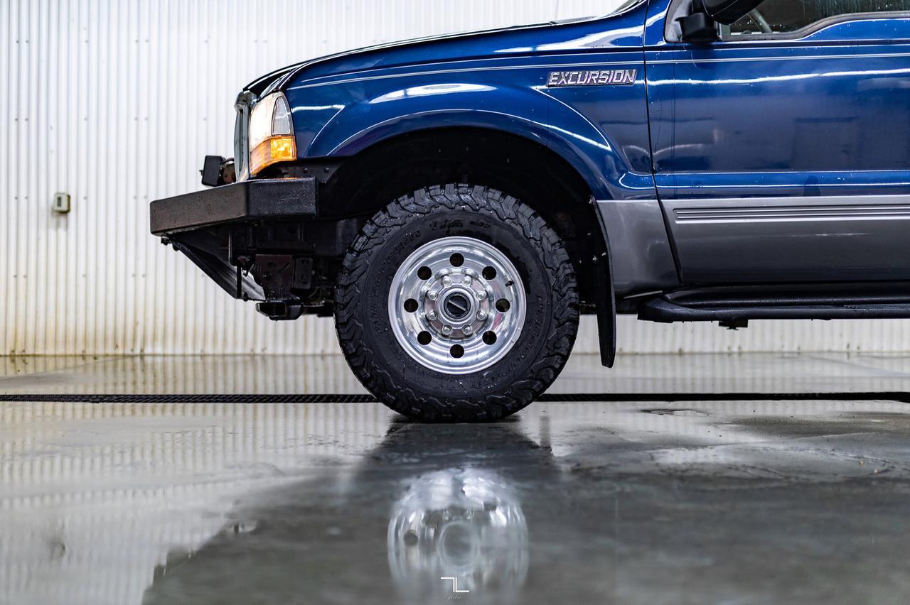 2003 Ford Excursion 4x4 XLT PSeat Winch Red Deer AB