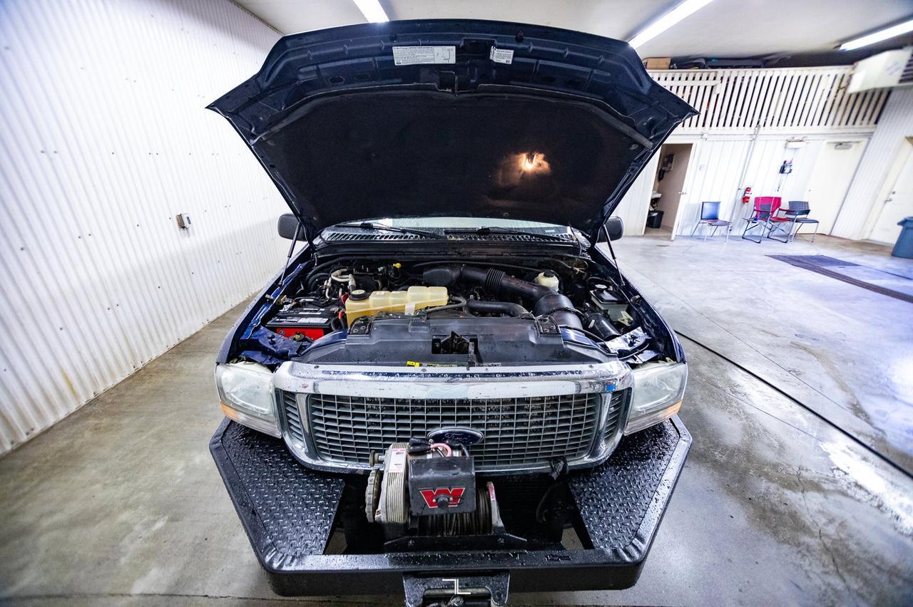 2003 Ford Excursion 4x4 XLT PSeat Winch Red Deer AB