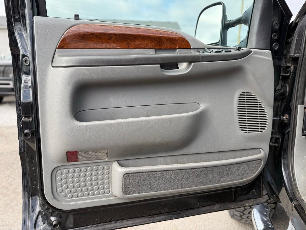 2003 Ford F-350SD Lariat Crestwood KY