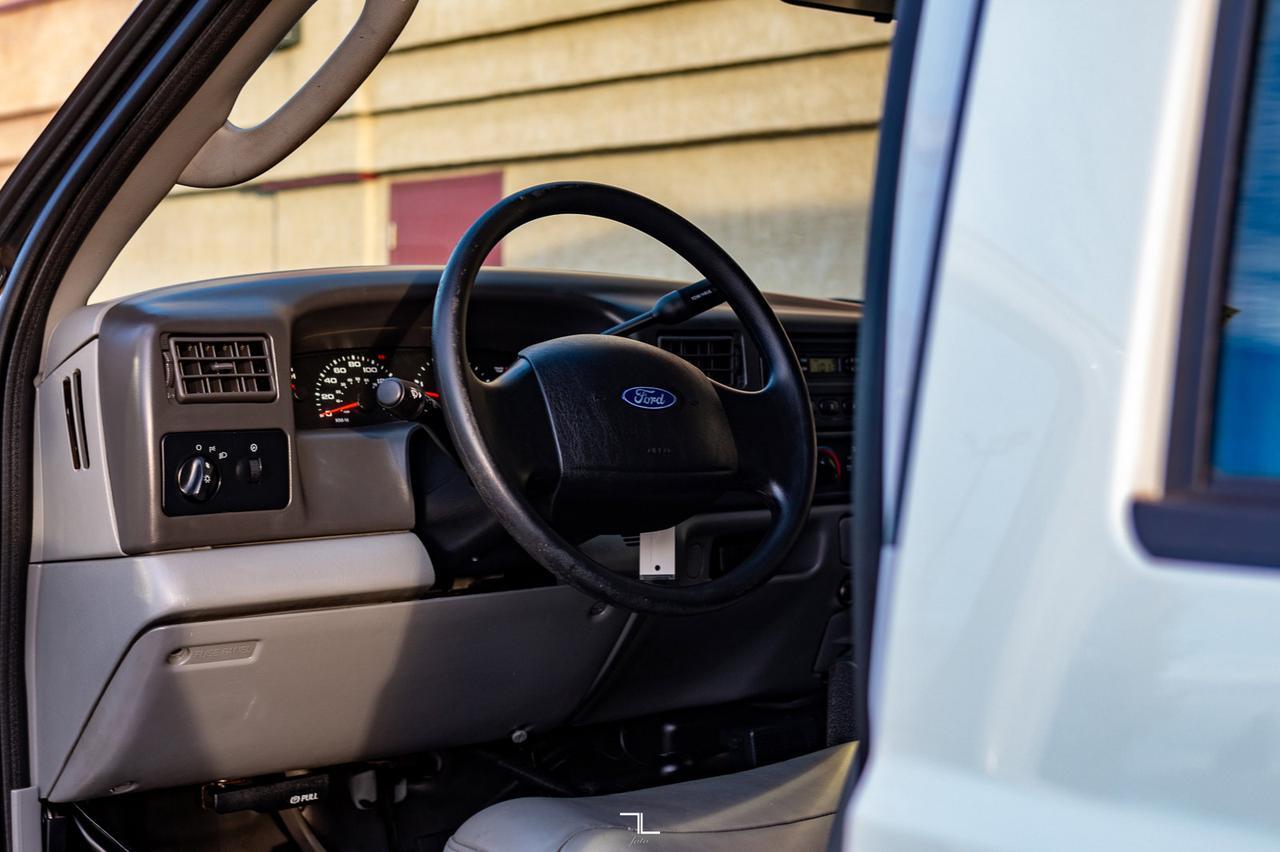 2003 Ford F-550 4x4 Crew Cab XL Service Body Diesel Red Deer AB