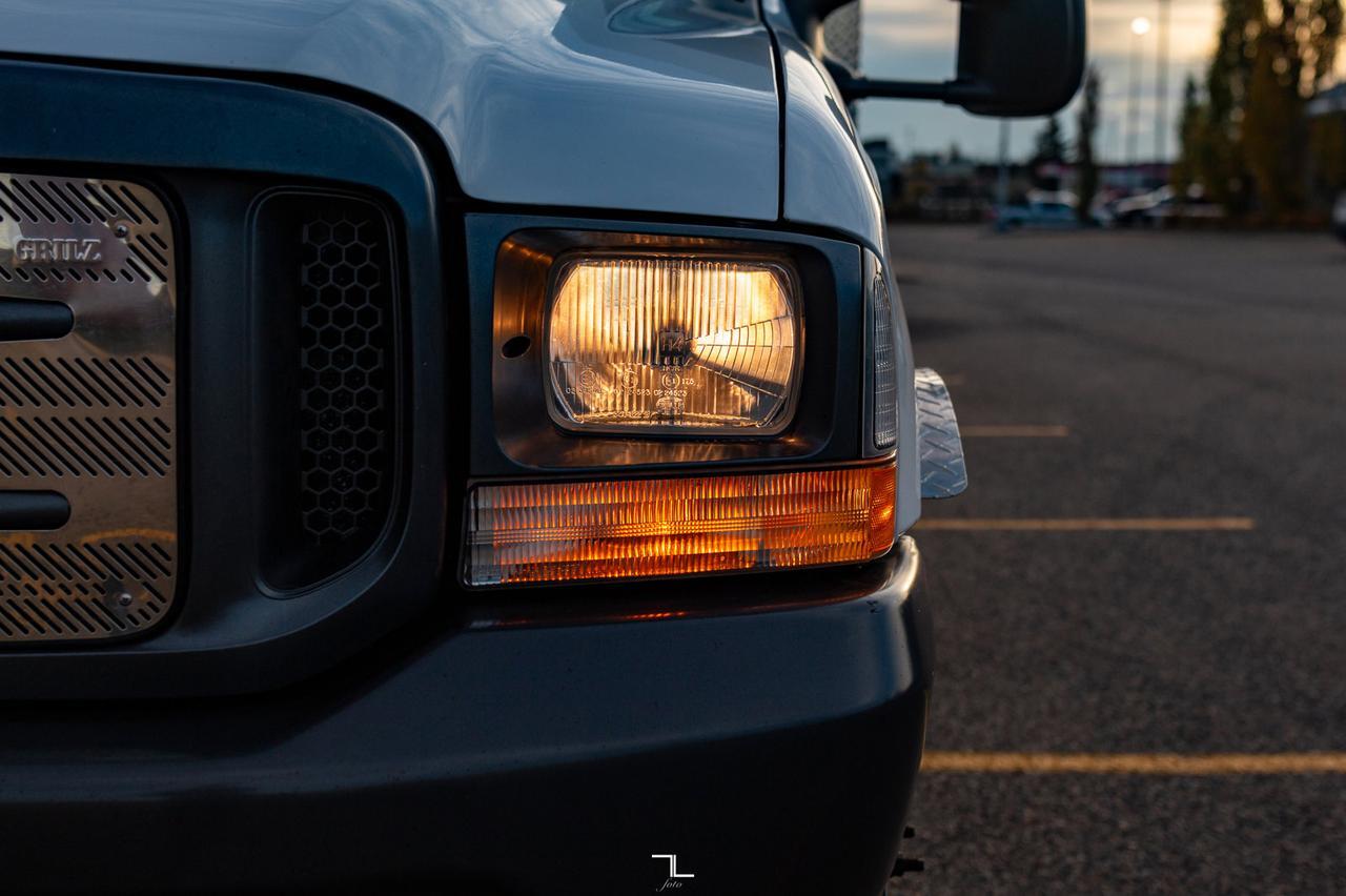 2003 Ford F-550 4x4 Crew Cab XL Service Body Diesel Red Deer AB