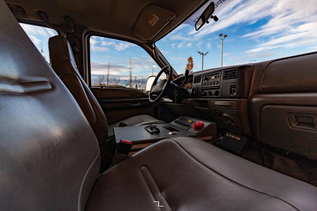 2003 Ford F-550 4x4 Crew Cab XL Service Body Diesel Red Deer AB