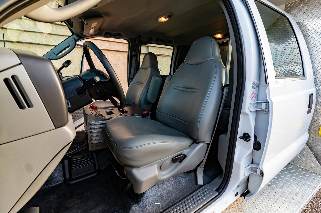 2003 Ford F-550 4x4 Crew Cab XL Service Body Diesel Red Deer AB