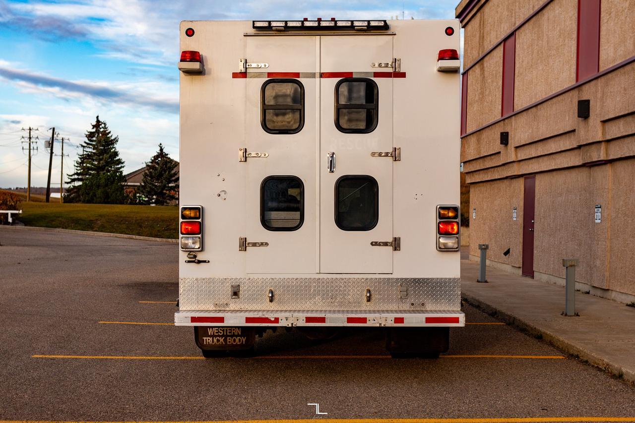 2003 Ford F-550 4x4 Crew Cab XL Service Body Diesel Red Deer AB