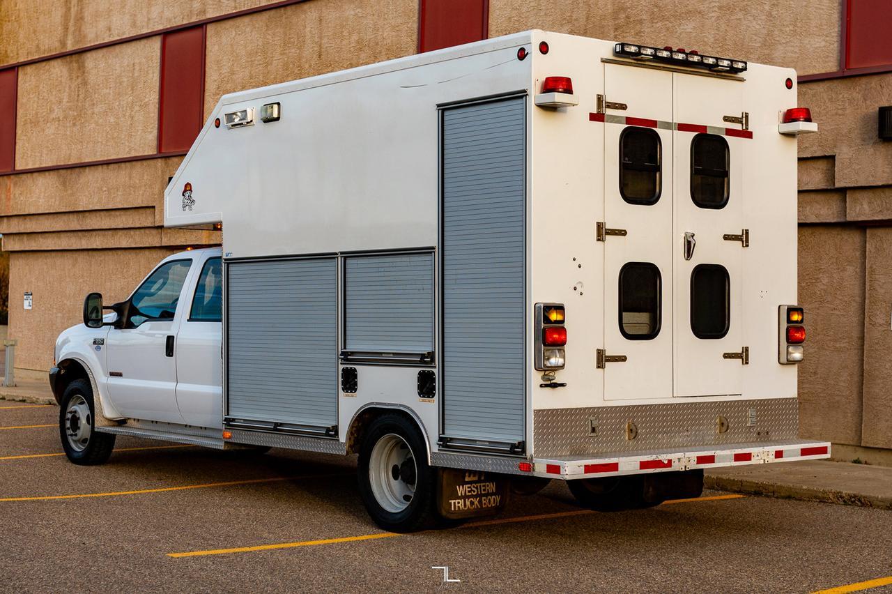 2003 Ford F-550 4x4 Crew Cab XL Service Body Diesel Red Deer AB
