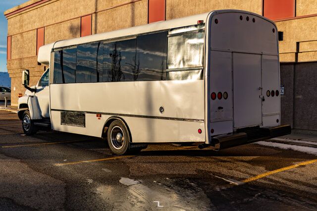 2003 GMC C5500 24 Passenger 30 Ft.Van Diesel Red Deer AB