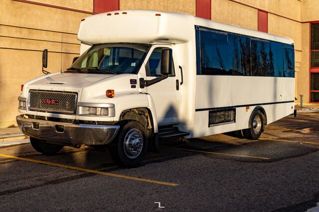 2003 GMC C5500 24 Passenger 30 Ft.Van Diesel Red Deer AB