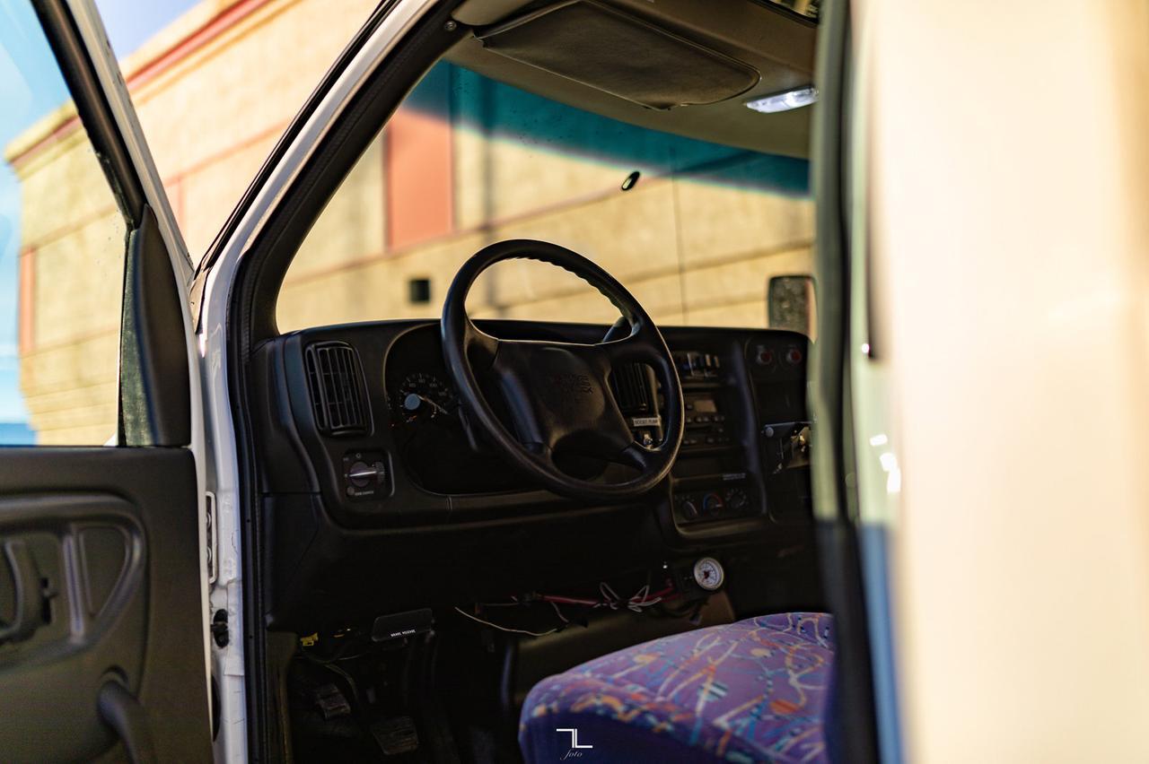 2003 GMC C5500 24 Passenger 30 Ft.Van Diesel Red Deer AB