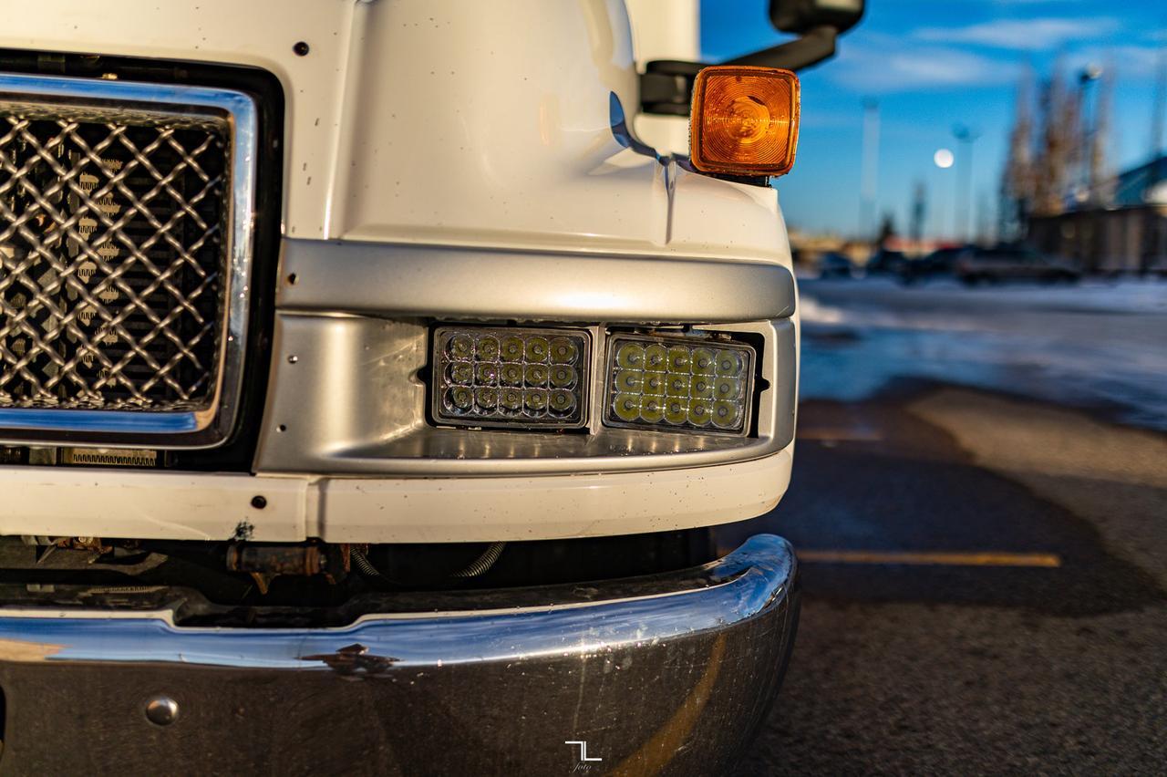 2003 GMC C5500 24 Passenger 30 Ft.Van Diesel Red Deer AB