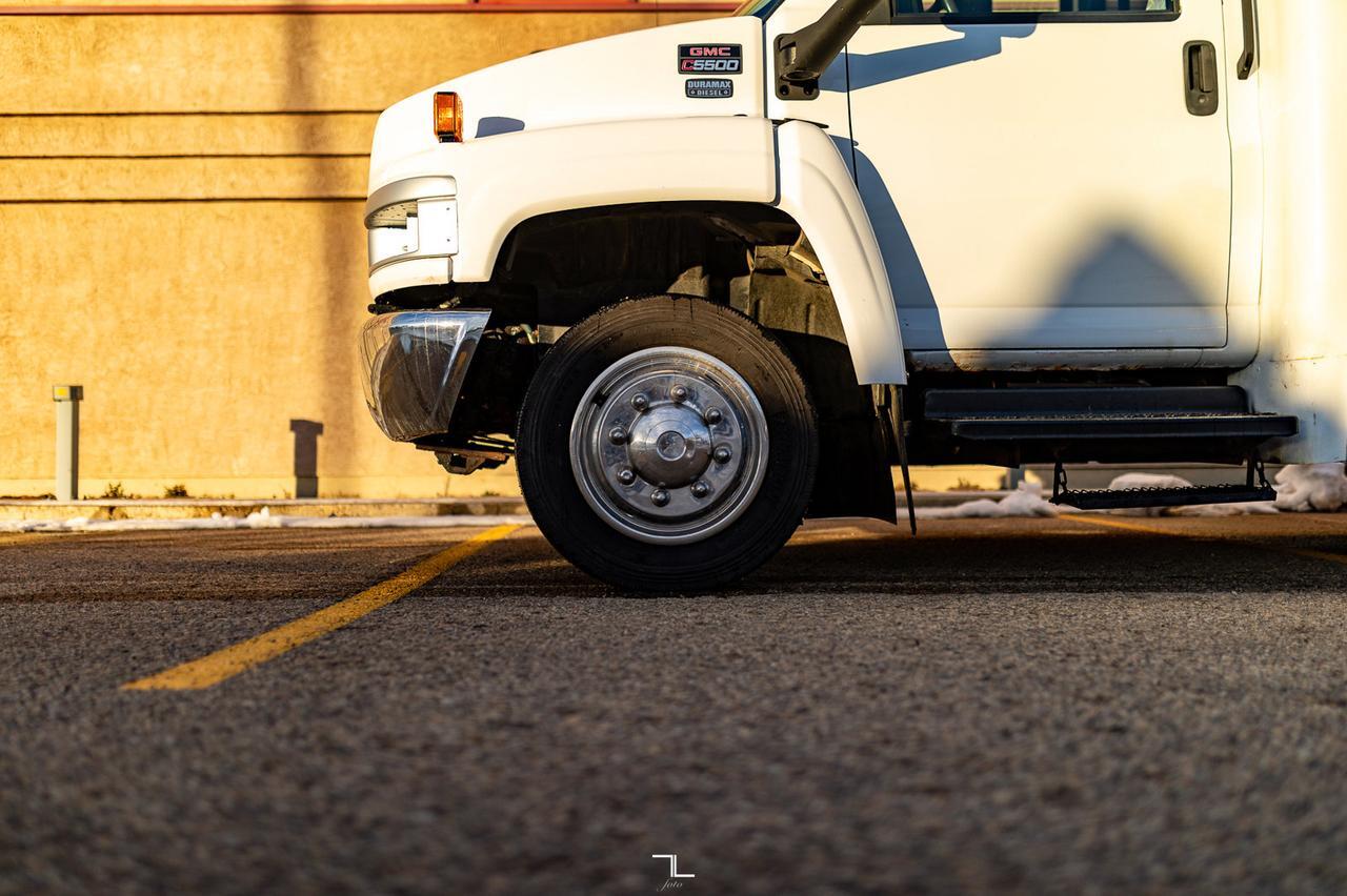 2003 GMC C5500 24 Passenger 30 Ft.Van Diesel Red Deer AB