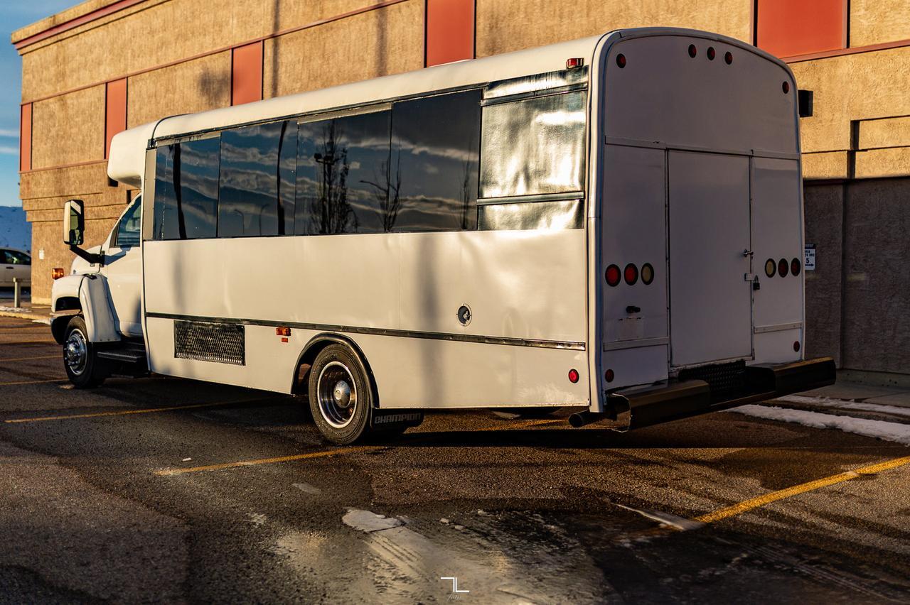 2003 GMC C5500 24 Passenger 30 Ft.Van Diesel Red Deer AB