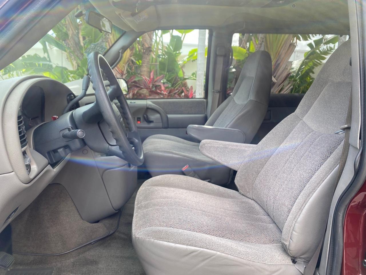 2003 GMC Safari Passenger LOW MILES 34,284 1 OWNER 8 PASSENGER Pompano Beach FL