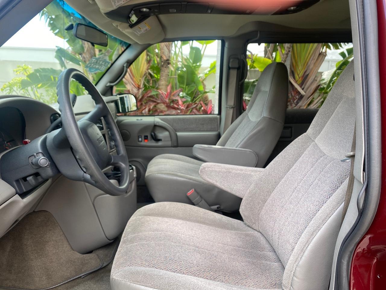 2003 GMC Safari Passenger LOW MILES 34,284 1 OWNER 8 PASSENGER Pompano Beach FL