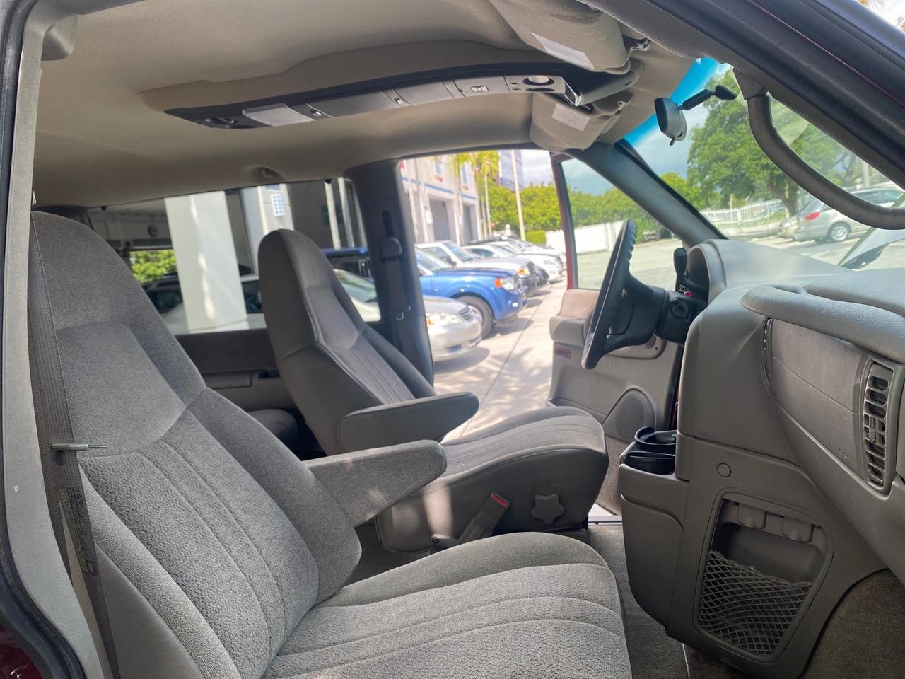 2003 GMC Safari Passenger LOW MILES 34,284 1 OWNER 8 PASSENGER Pompano Beach FL