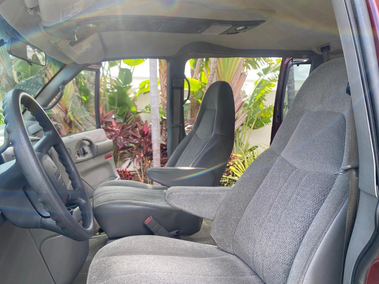 2003 GMC Safari Passenger LOW MILES 34,284 1 OWNER 8 PASSENGER Pompano Beach FL