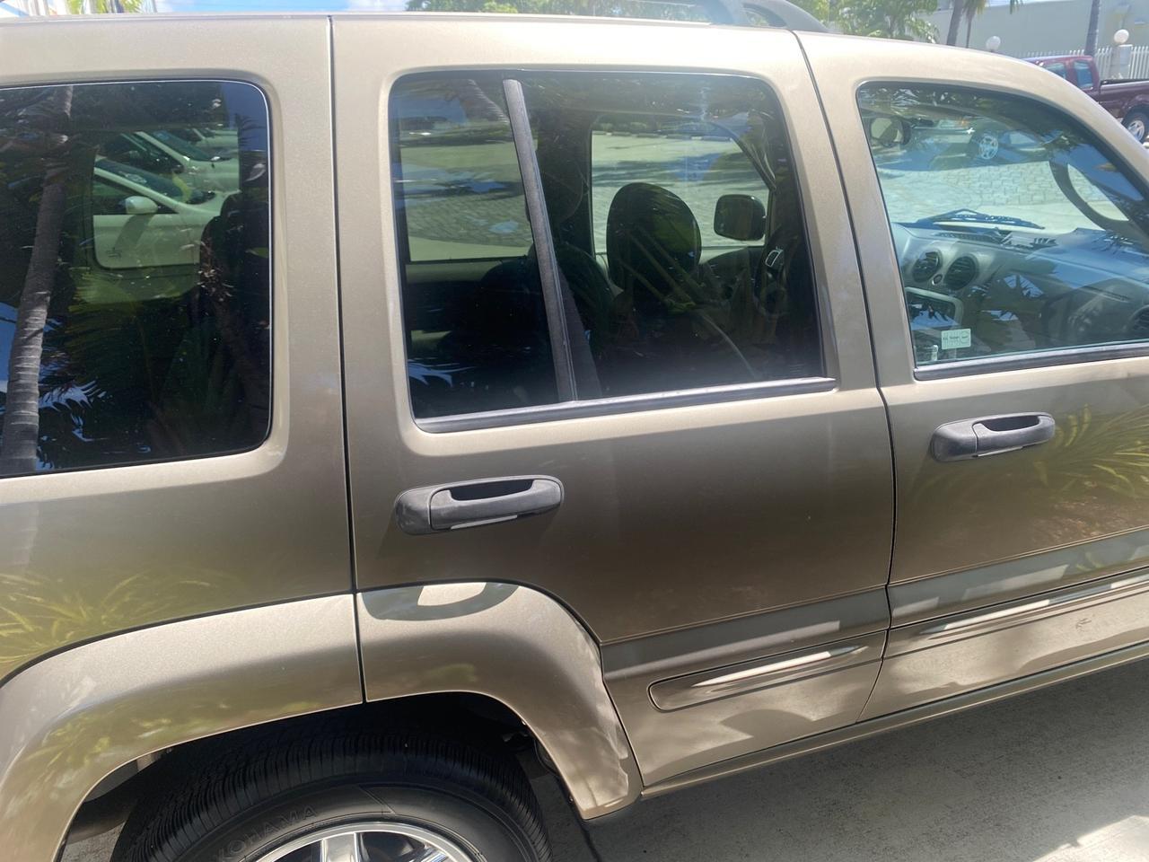 2003 Jeep Liberty Limited 1 OWNER LOW MILES 71,151 Pompano Beach FL
