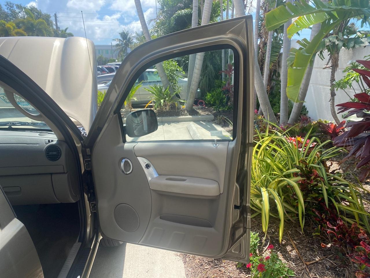 2003 Jeep Liberty Limited 1 OWNER LOW MILES 71,151 Pompano Beach FL