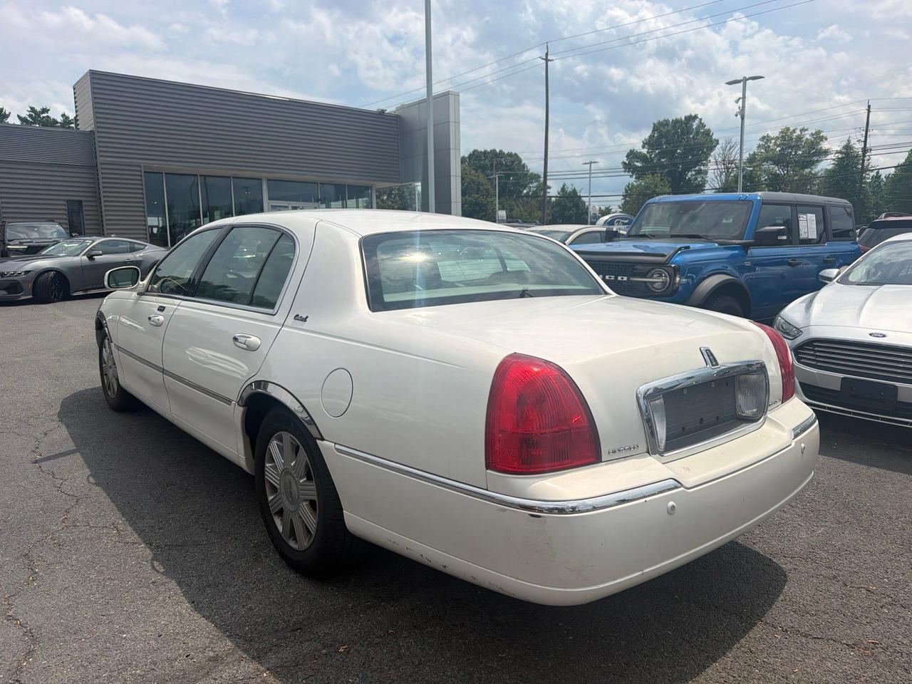 2003 Lincoln Town Car Cartier Gaithersburg MD