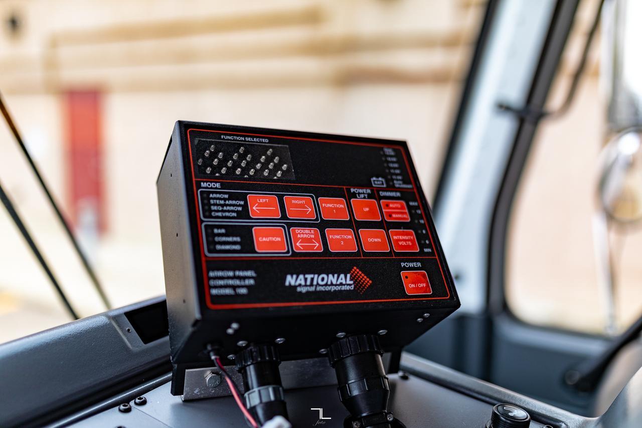 2003 Sterling Condor Lift Diesel Red Deer AB