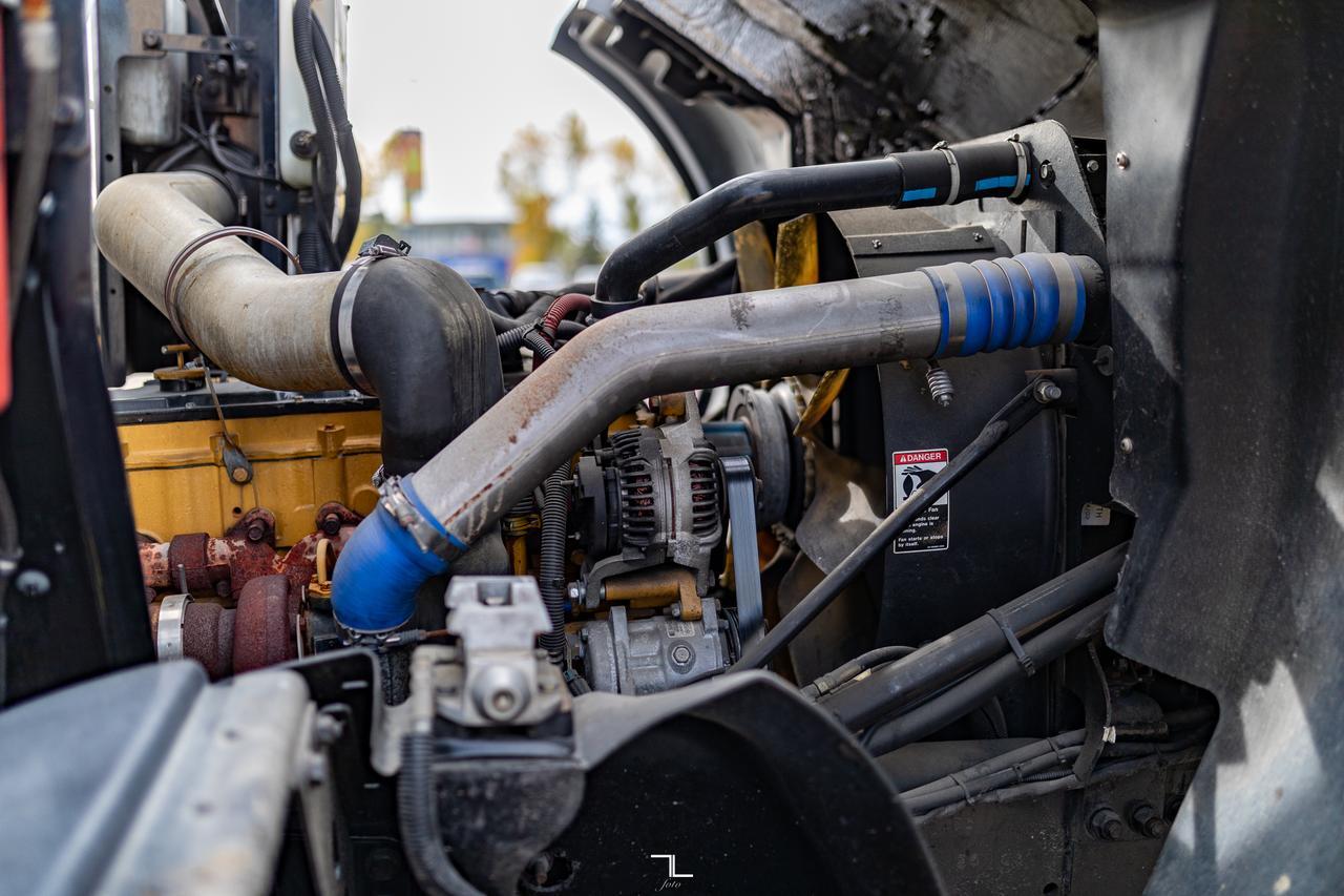 2003 Sterling Condor Lift Diesel Red Deer AB