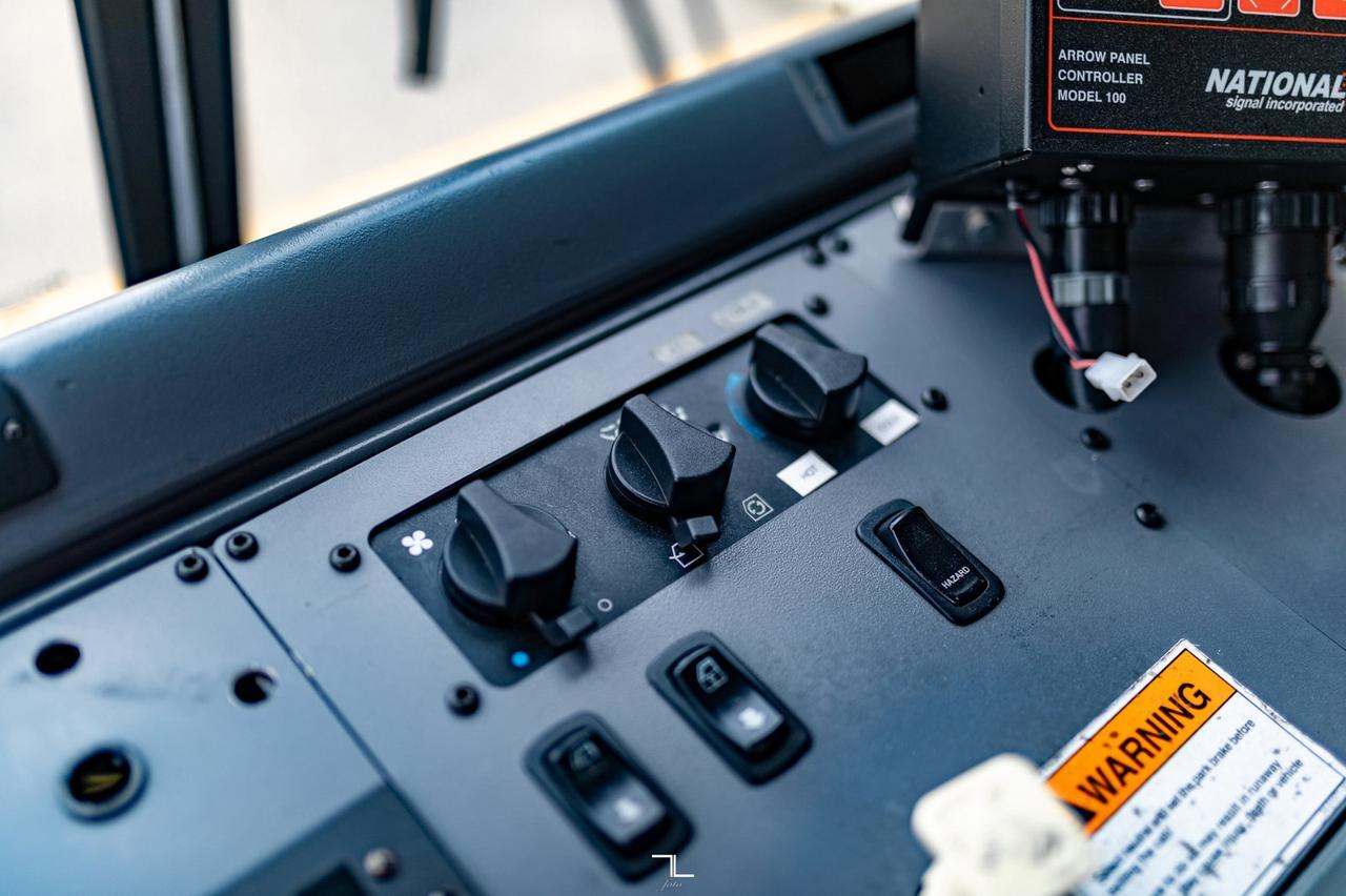 2003 Sterling Condor Lift Diesel Red Deer AB