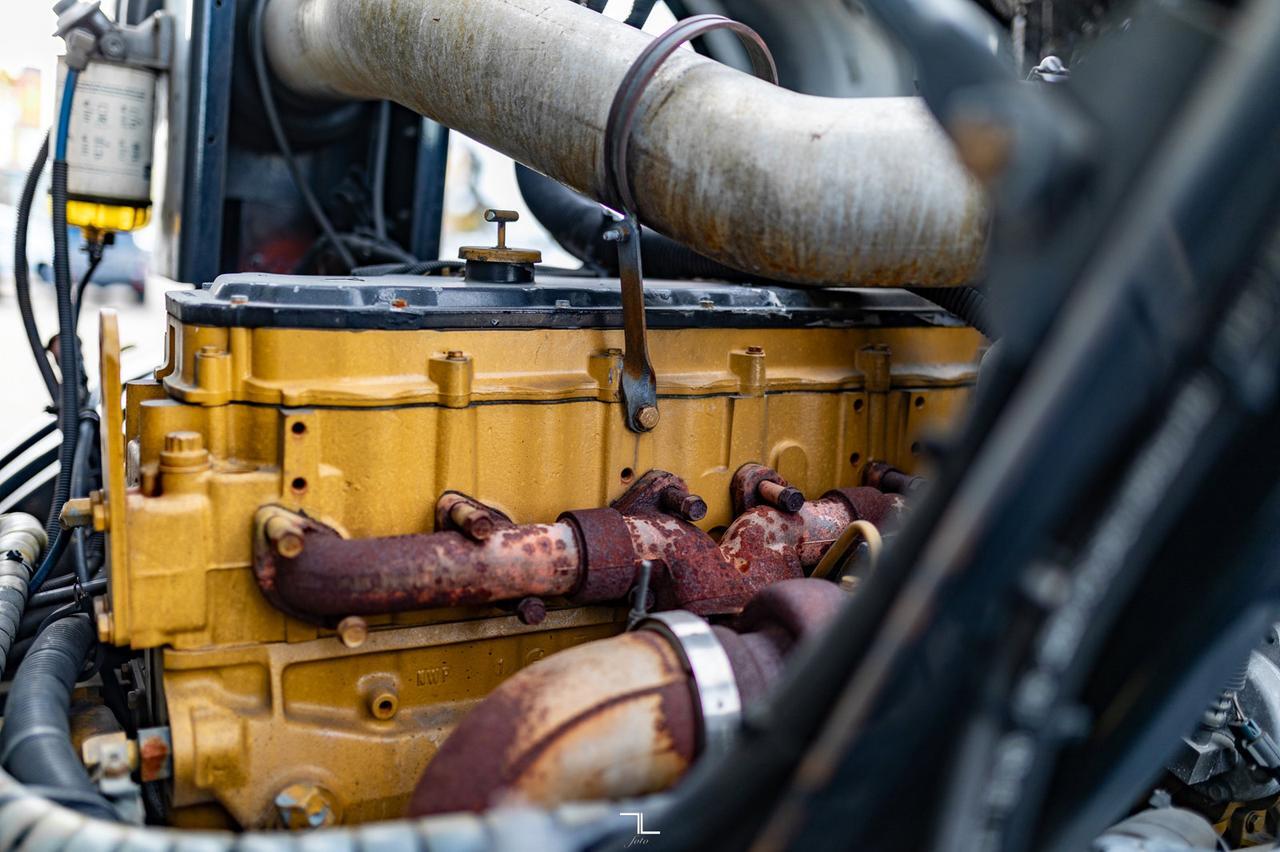 2003 Sterling Condor Lift Diesel Red Deer AB