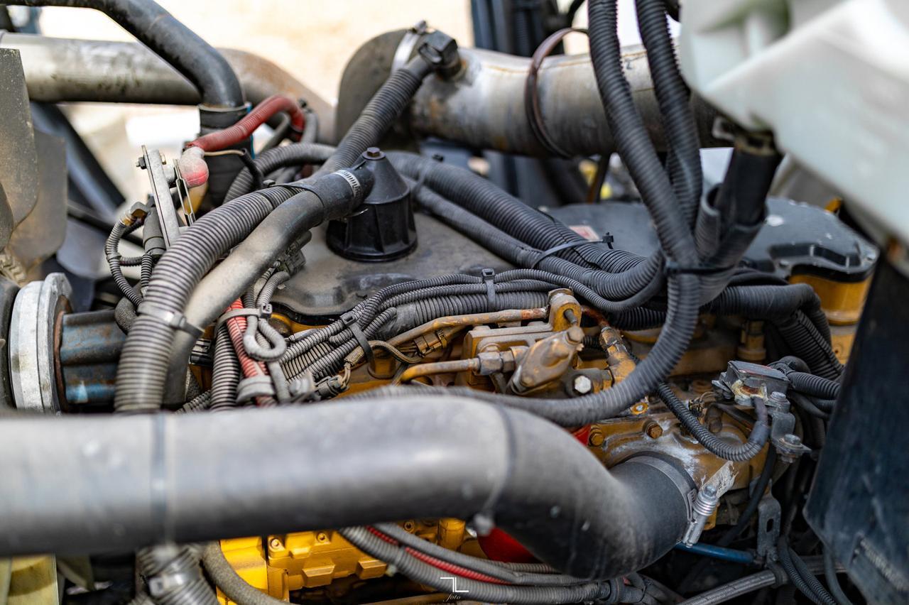 2003 Sterling Condor Lift Diesel Red Deer AB