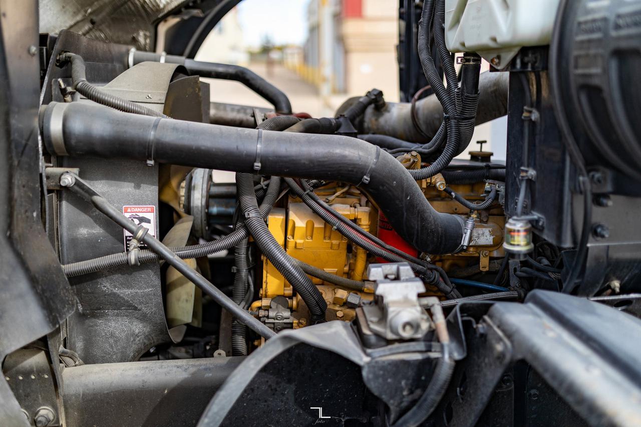 2003 Sterling Condor Lift Diesel Red Deer AB