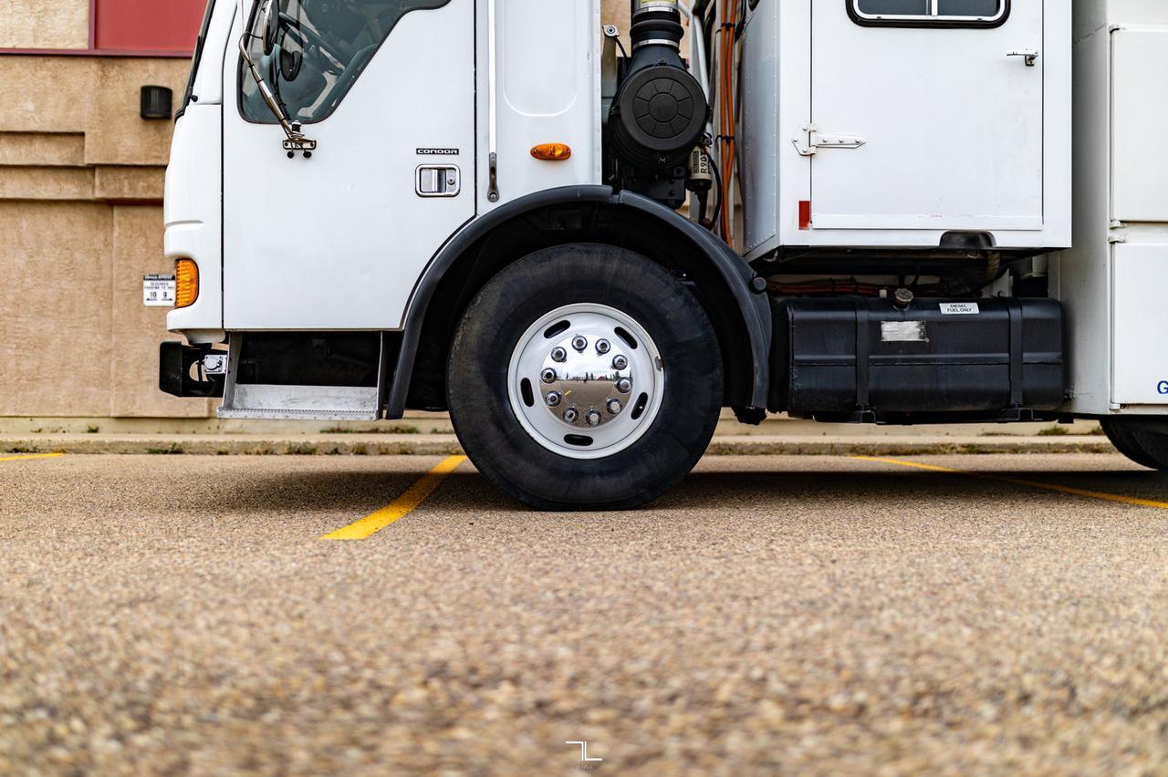 2003 Sterling Condor Lift Diesel Red Deer AB