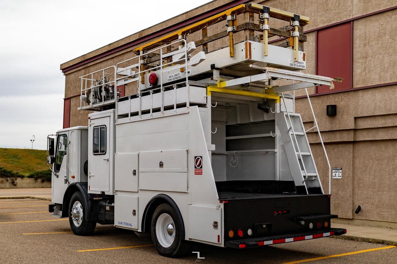2003 Sterling Condor Lift Diesel Red Deer AB