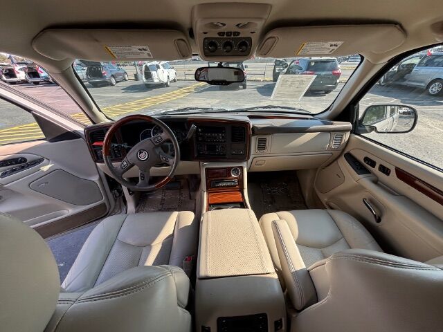 2004 Cadillac Escalade Standard