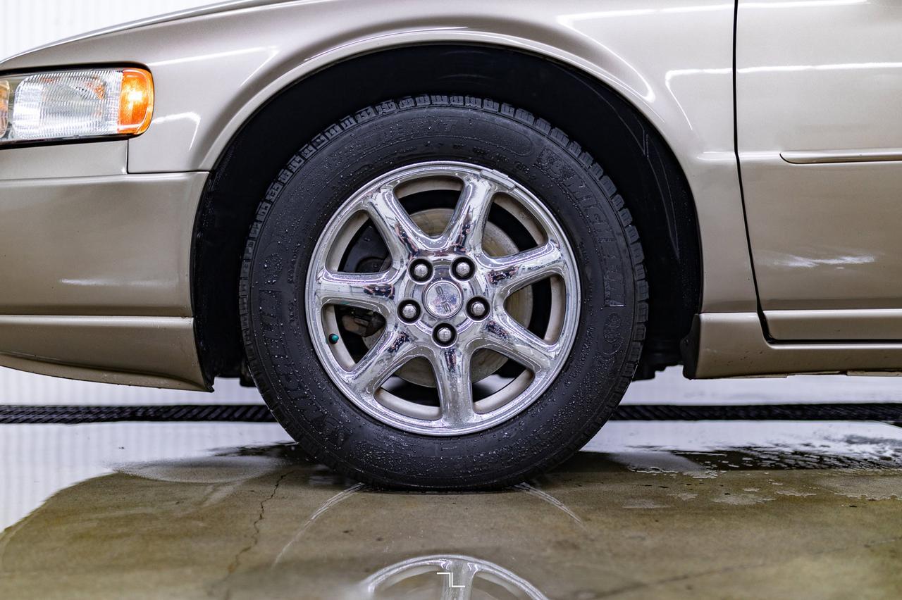 2004 Cadillac Seville SLS Leather Red Deer AB